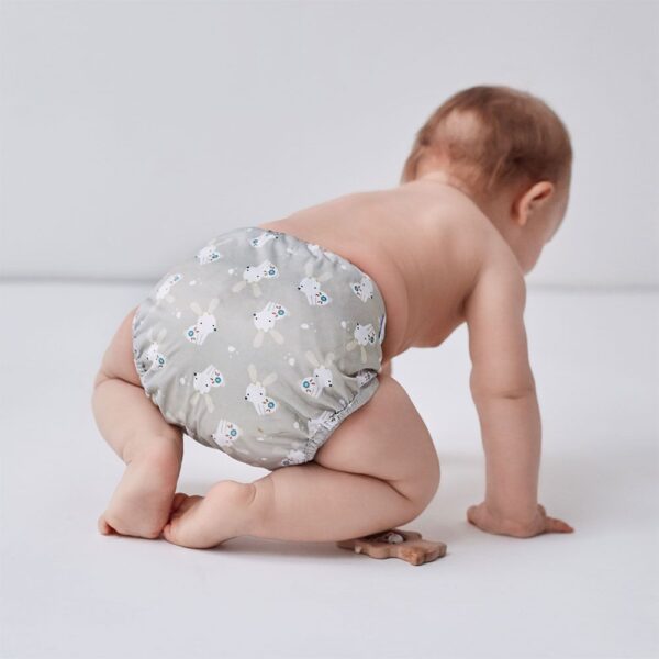 Baby met Konijn overbroekje van Blumchen.