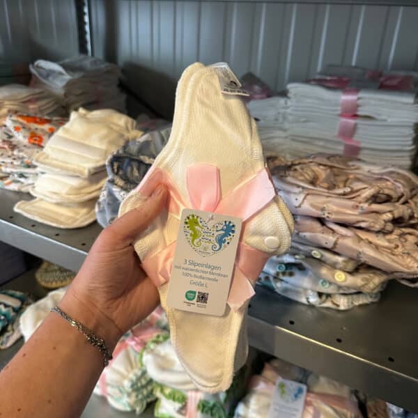 Wasbaar maandverband nacht van biologisch katoen (3 stuks) van Blümchen – zachte, ademende en lekvrije nachtverbanden voor duurzaam comfort.