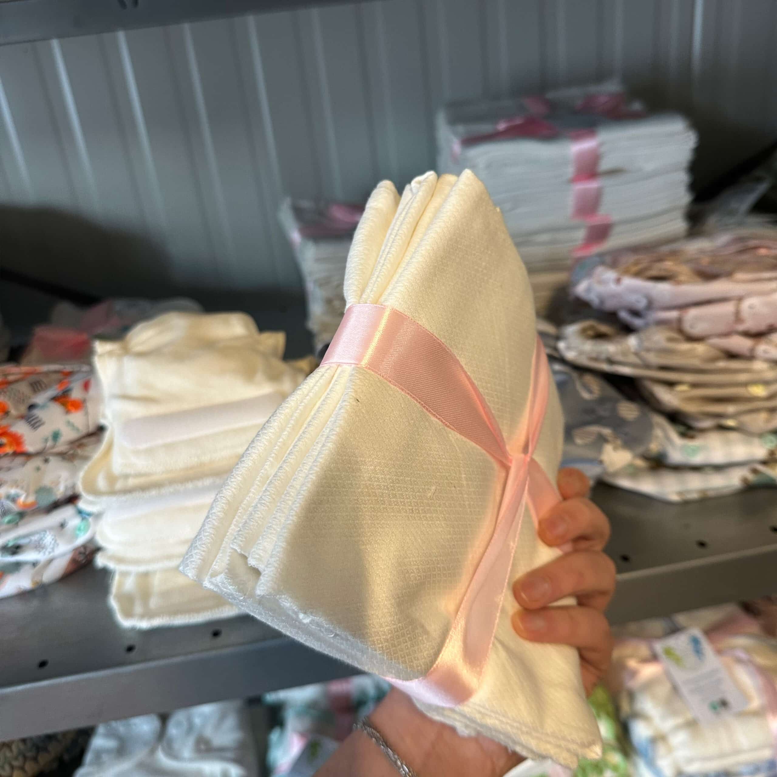 Oogjesluiers van biologisch katoen 50 x 50 cm (5 stuks) van Blümchen – zachte, ademende hydrofiele luiers van duurzaam katoen voor babyverzorging.