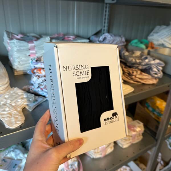 Les Enfants borstvoedingsdoek, sjaal en poncho in één, zachte en ademende cover voor discreet voeden, ideaal voor onderweg, verkrijgbaar bij Pure Start.