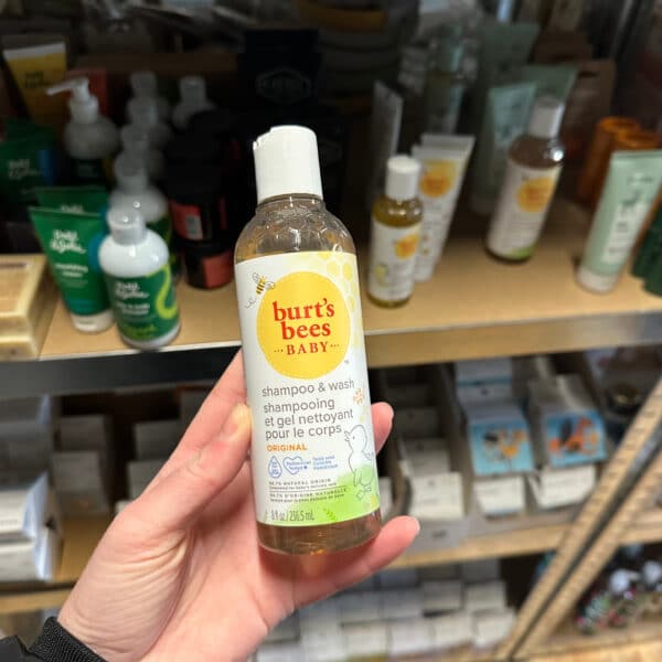 Burt’s Bees baby shampoo en wasgel 236 ml, milde natuurlijke 2-in-1 reiniging voor baby’s, hypoallergeen en zacht voor de gevoelige huid, verkrijgbaar bij Pure Start.