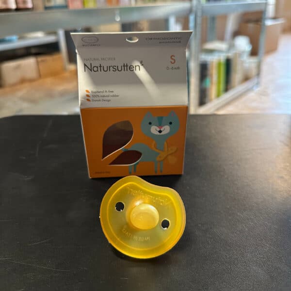 Natursutten fopspeen vlindermodel anatomisch, natuurlijke rubberen speen voor baby’s, zacht, veilig en vrij van schadelijke stoffen, verkrijgbaar bij Pure Start.