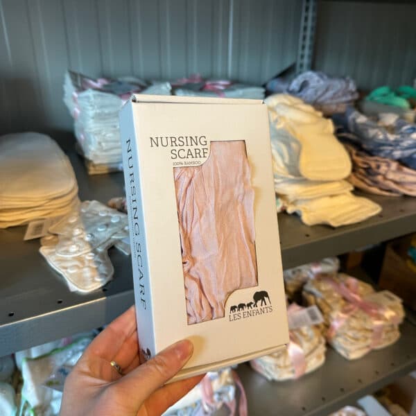 Les Enfants borstvoedingsdoek, sjaal en poncho in één, zachte en ademende cover voor discreet voeden, ideaal voor onderweg, verkrijgbaar bij Pure Start.