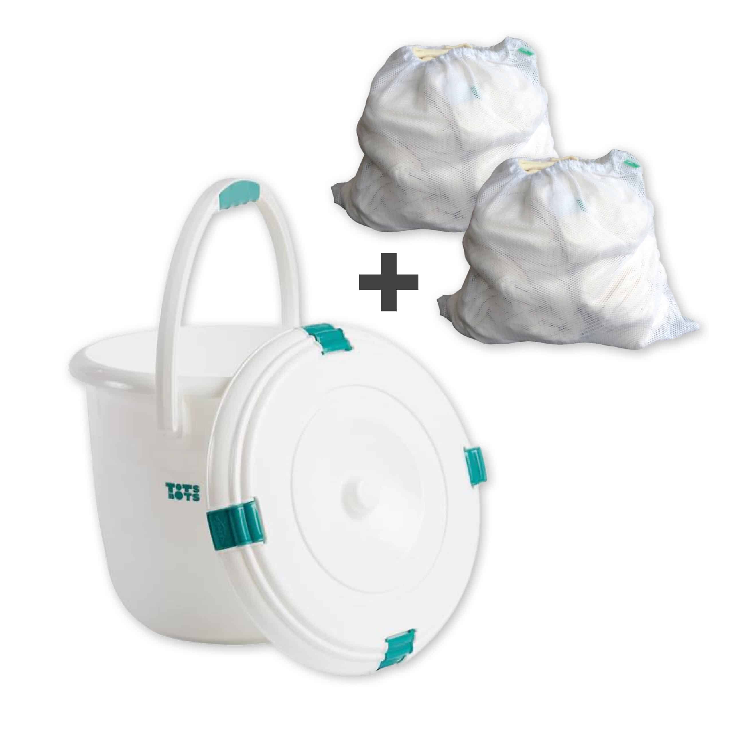 Witte TotsBots luieremmer met twee bijpassende wasnetten, ideaal voor het hygiënisch bewaren en wassen van wasbare luiers.