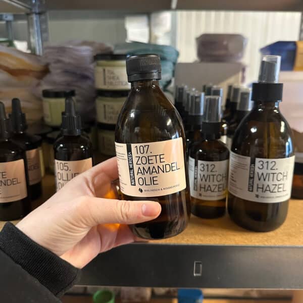 Natural Heroes biologische zoete amandelolie, koudgeperst en verzorgend voor huid en haar