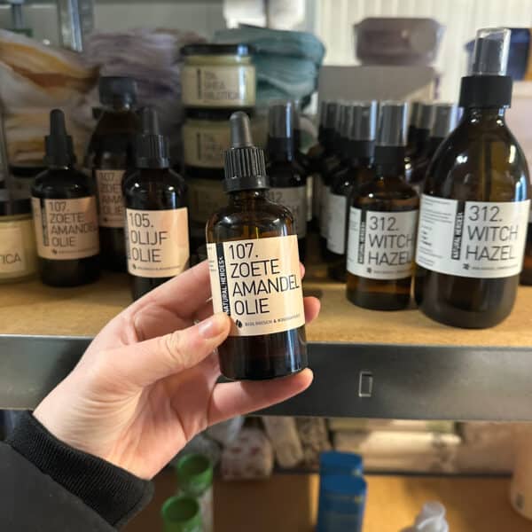 Natural Heroes biologische zoete amandelolie, koudgeperst en verzorgend voor huid en haar