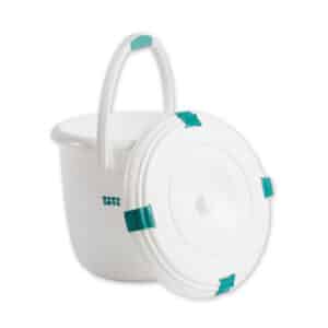 Witte TotsBots luieremmer van 16 liter met stevig deksel, perfect voor het veilig en geurvrij bewaren van wasbare luiers.