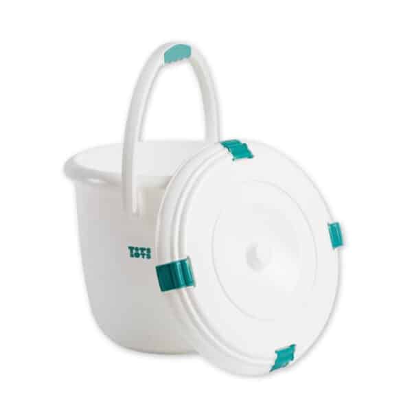 Witte TotsBots luieremmer van 16 liter met stevig deksel, perfect voor het veilig en geurvrij bewaren van wasbare luiers.