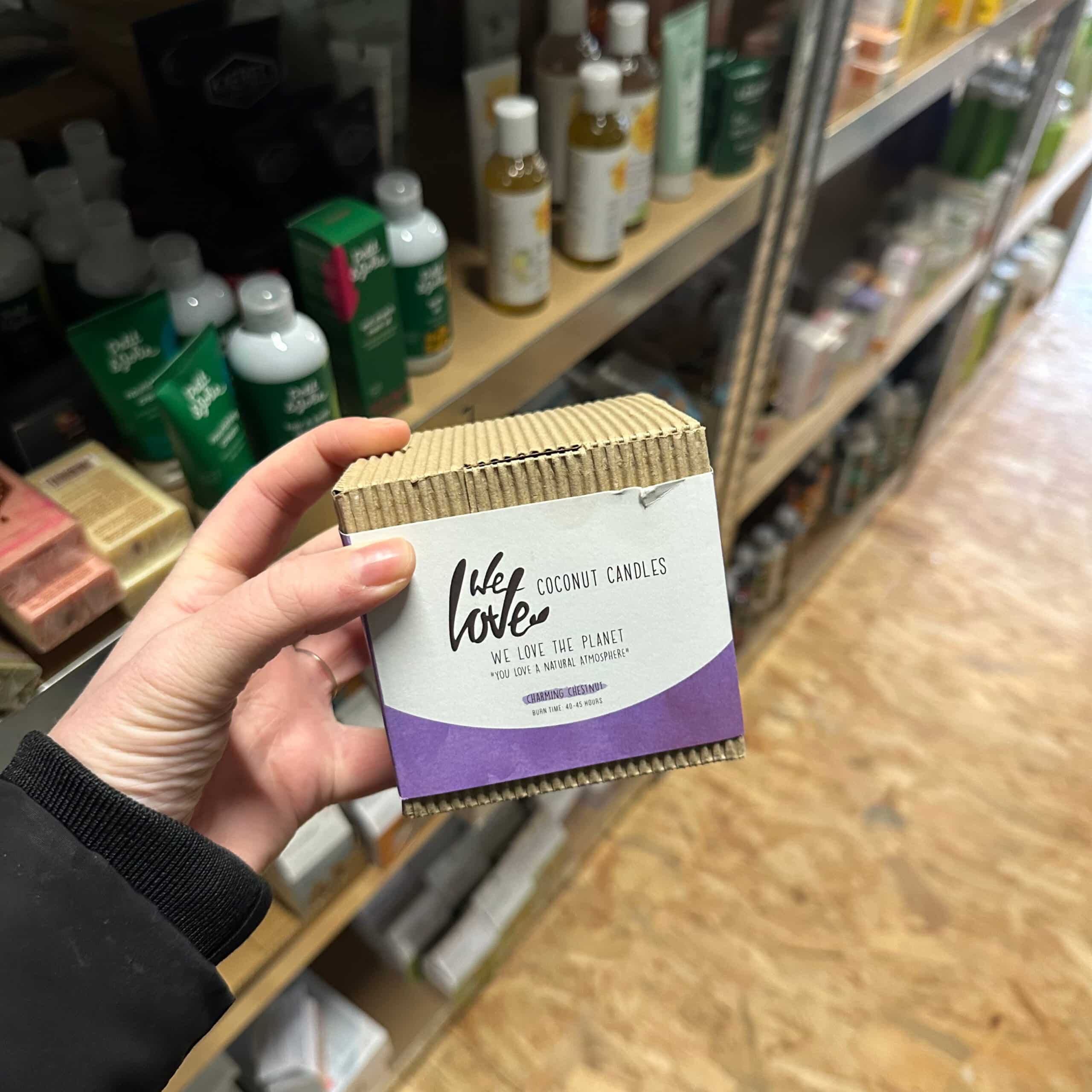 We Love sojakaars in kokosnoot Charming Chestnut, natuurlijke geurkaars van sojawas