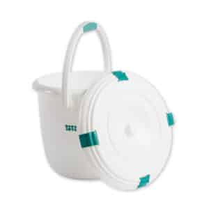 Witte TotsBots luieremmer van 16 liter met stevig deksel, perfect voor het veilig en geurvrij bewaren van wasbare luiers.