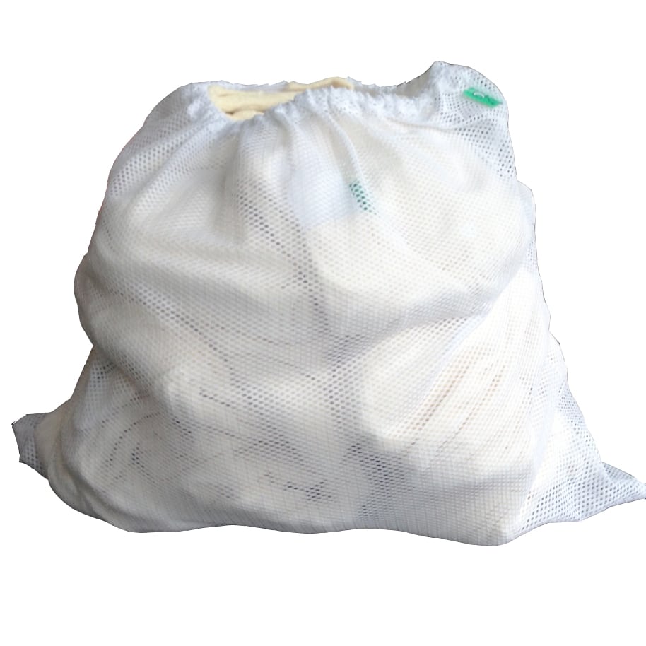 Grijs wasnet van 16 liter van TotsBots, ideaal voor het verzamelen en wassen van wasbare luiers en babydoekjes, met handig trekkoord voor eenvoudig sluiten.