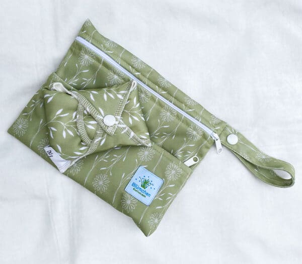 Floral groene mini wetbag van Blumchen.