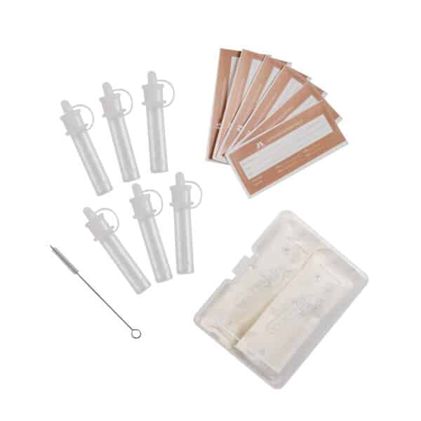 Colostrum moedermelk verzamelset, met 6 flesjes, een borsteltje en labels.