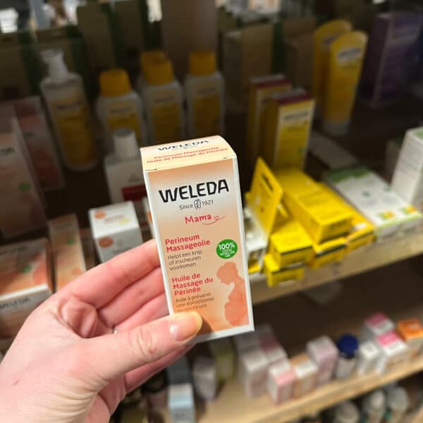 Weleda mama perineum massageolie natuurlijke olie ter voorbereiding op de bevalling verzorgt en versoepelt de huid