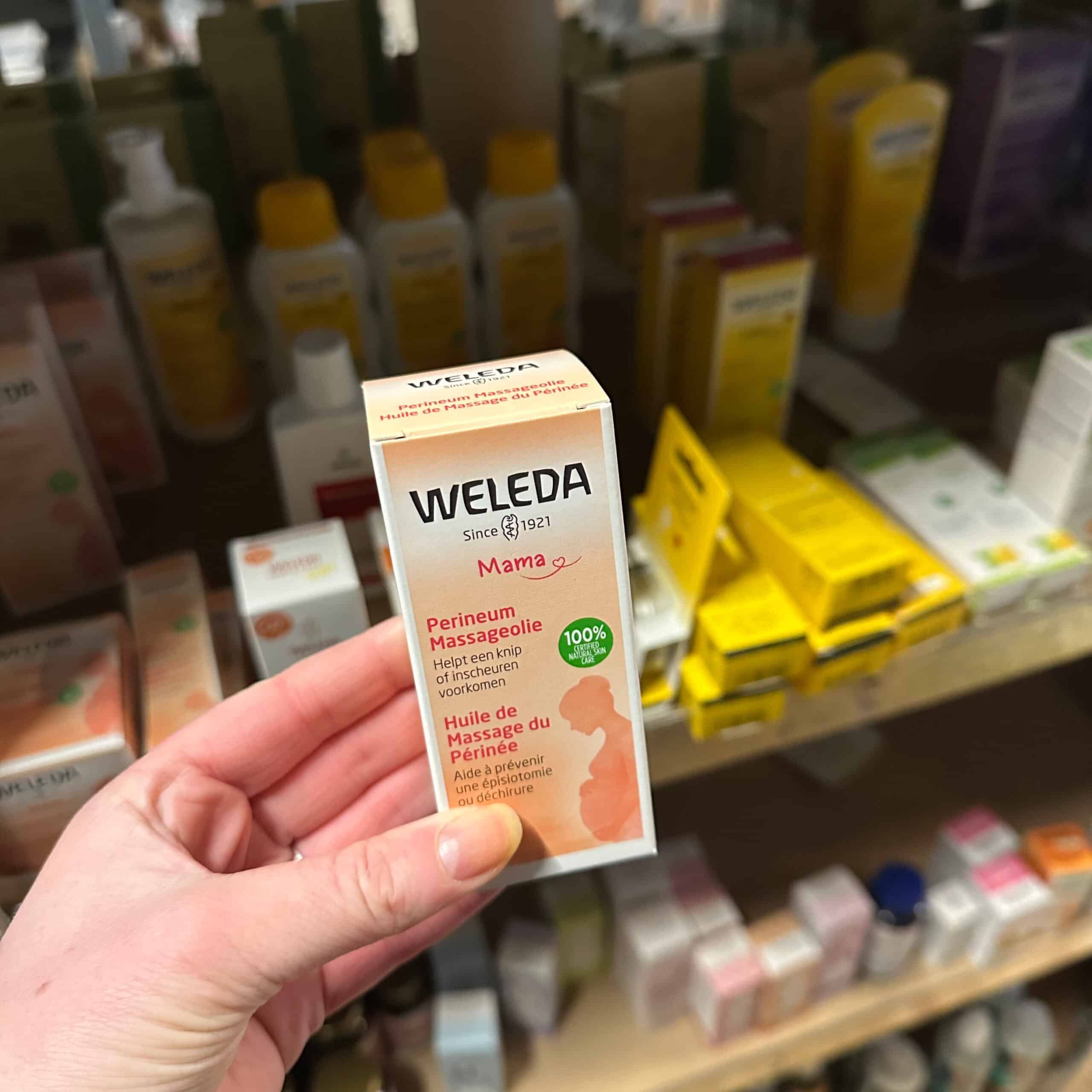Weleda mama perineum massageolie natuurlijke olie ter voorbereiding op de bevalling verzorgt en versoepelt de huid
