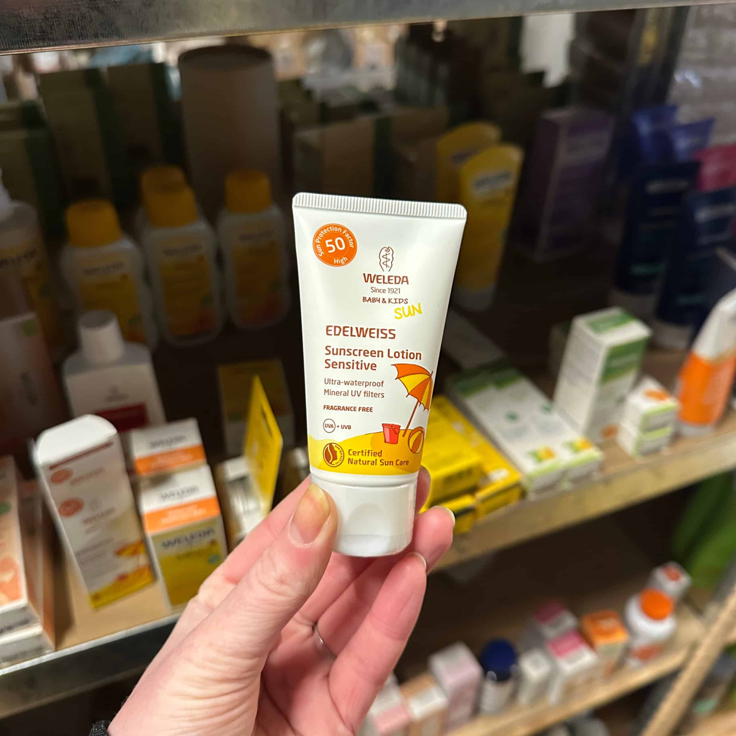Weleda edelweiss zonnebrandcrème gevoelige huid SPF 50 natuurlijke zonbescherming met hoge bescherming voor gevoelige huid