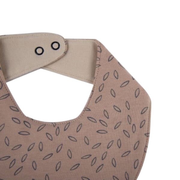 Bandana slabbetje beige met bladeren print baby Popolini
