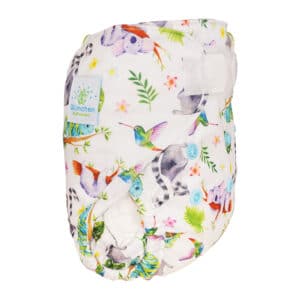 Newborn overbroekje voor wasbare luiers met Wildlife kameleon dessin.