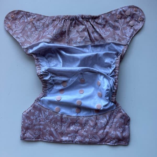 Wasbaar luier overbroekje Floral print met verstelbare drukknopen van Blumchen
