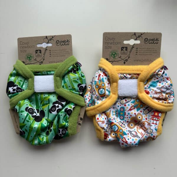 Newborn overbroekje van gerecycled polyester van Petit Lulu voor wasbare luiers