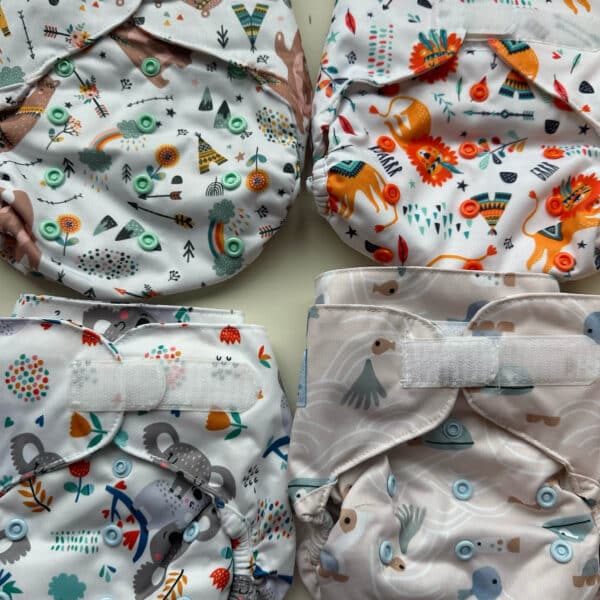 Wasbaar Blümchen overbroekje in vrolijk dessin voor baby’s