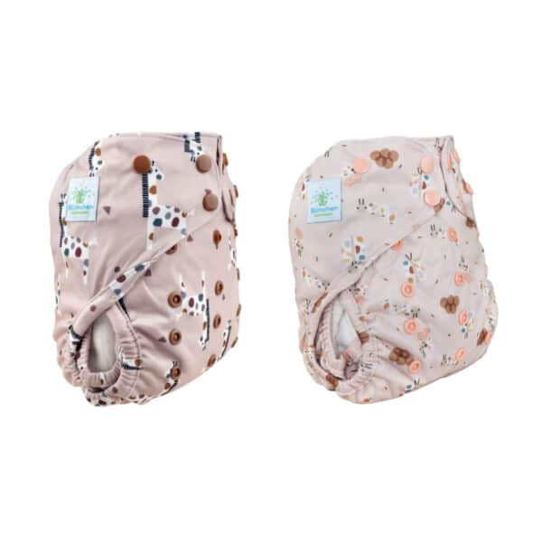 Blümchen All-in-2 wasbaar overbroekje met drukknopen, dubbele lekgootjes en vrolijk dessin, geschikt voor baby’s van 3 tot 15 kg